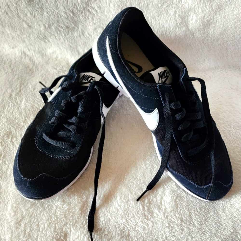 Nike Womens Shoes 9.5